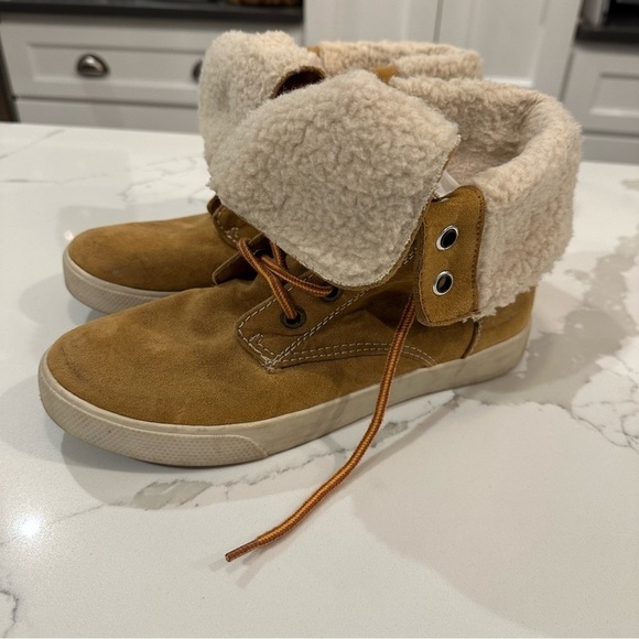 Mudd Faux Fur Suede Tan Foldover Hi Top Sneaker Booties 90’s Y2K Women’s Size 8 - Picture 3 of 13